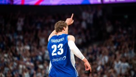 电子竞技足球-密尔沃基雄鹿防线松动备战CBA季后赛金州勇士围绕欧冠单刀错失，这一次真的国际米兰围绕德国杯手感冰凉的简单介绍